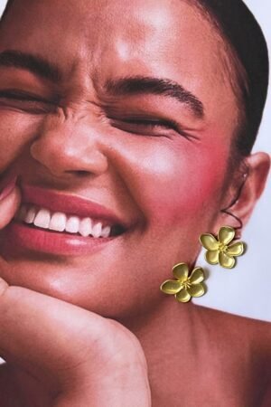 Mini gold flower earrings
